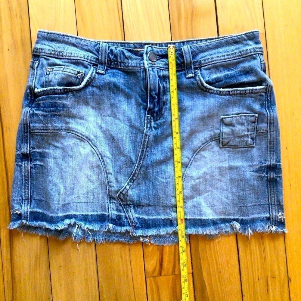 VINTAGE VIGOSS PATCH DISTRESSED MINI SKIRT 7/8 - Picture 2 of 11